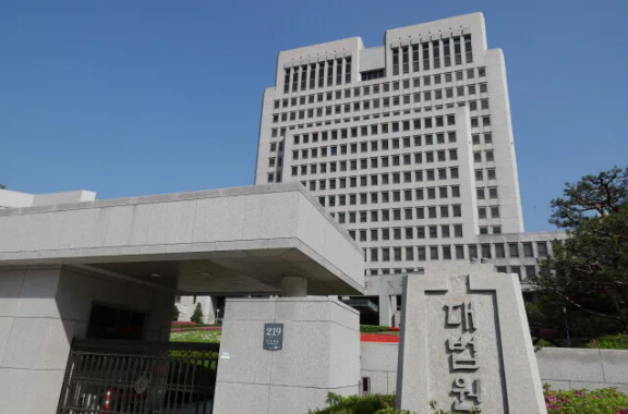 “끝이라고 생각했던 재판에 다시 기회가”… 대법원 파기환송 소식에 안기모 가족들, 환송심 결과 기다리며 서로의 재판과 기다림 응원